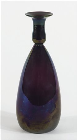 Cappellin Venini & C.: vasetto soliflore in vetro iridescente. Disegno di V....