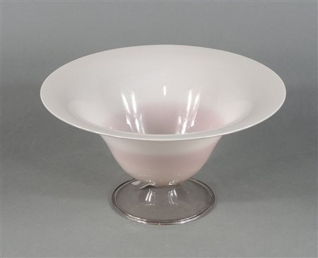 Vittorio Zecchin; coppa in vetro chiaro con base in vetro trasparente. H. cm....