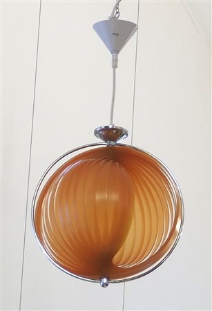 Lampada a sospensione in plastica arancione con montatura cromata. Anni '80....