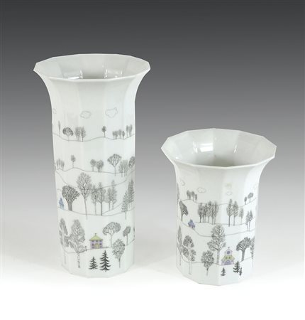 Rosenthal: lotto di 2 piatti in porcellana policroma. H. max cm. 25,5.