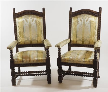 Coppia di troni in legno imbottite con stoffa floreale.