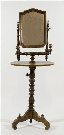 Toilette in legno con specchio basculante.