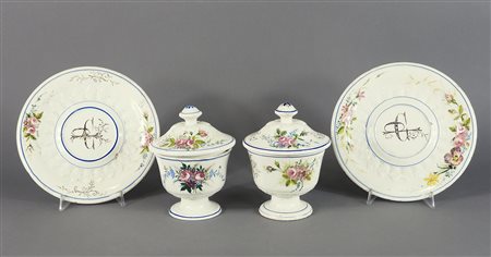 Lotto in ceramica policroma composto da coppia di vasi con coperchi e piatto....