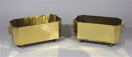 Lotto di 2 portapiante in ottone, con manici.