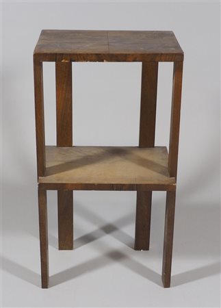 Tavolino a 2 ripiani.