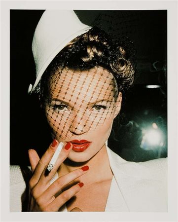 Roxanne Lowit Kate Moss with Flag in Galliano, Paris – 1994 fotografia a...