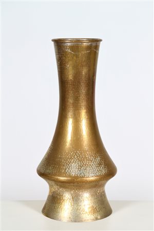 ZANETTO Vaso anni 60. -. Cm 20,00 x 48,00 x 20,00. Ottone battuto e argentato