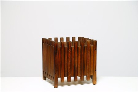 SOTTSASS ETTORE (1917 - 2007) Fioriera in legno, per Poltronova anni 60. -....