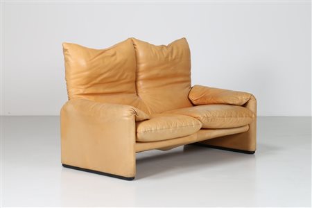 MAGISTRETTI VICO (1920 - 2006) Divano in metallo rivestito in pelle mod....