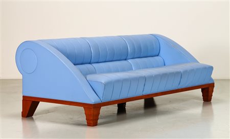 LEON KRIER Divano tre posti. -. Cm 199,00 x 71,00 x 101,00. Legno di ciliegio...