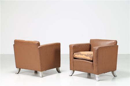 MANIFATTURA FRANCESE Coppia di poltrone in alluminio e sky, anni 50. -. Cm...