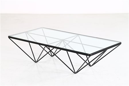 PIVA PAOLO (n. 1950) Tavolino da salotto mod. Alanda, per B&B, anni 80. -. Cm...