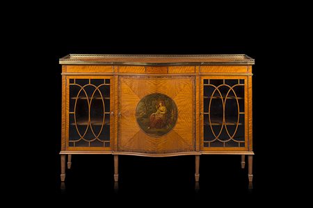 Credenza lastronata in mogano e filettata in legni vari con fronte mosso a...