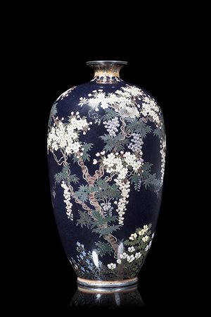 Vaso in metallo cloisonnè con raffinato decoro di rami di glicine in fiore su...