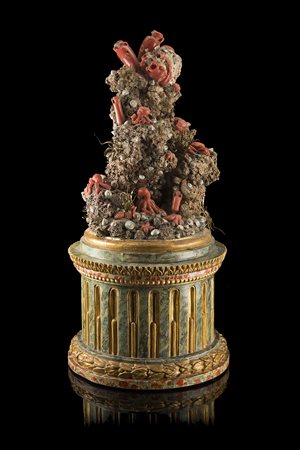 Arte trapanese. Composizione riproducente un fondale marino in corallo grigio...