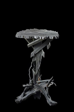 Tavolino in legno ebanizzato e dipinto, intagliato a elementi naturalistici....