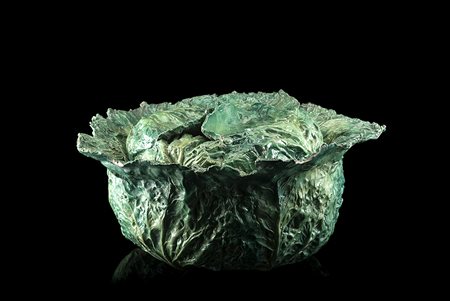 Manifattura italiana. Zuppiera con coperchio in maiolica a forma di verza (cm...