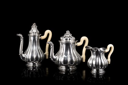 Servizio da tè e caffè in argento a corpo scanalato composto da caffettiera,...