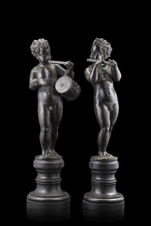 Bottega del Roccatagliata, Venezia, secolo XVII "Putti musicanti" coppia di...
