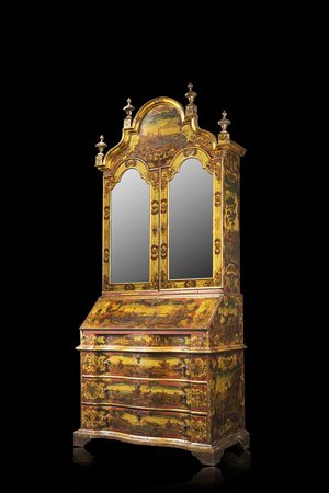 Trumeau in legno laccato e decorato ad arte povera a scene di vita entro...