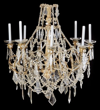 Lampadario a otto luci con fusto in legno tornito intagliato e dorato a...