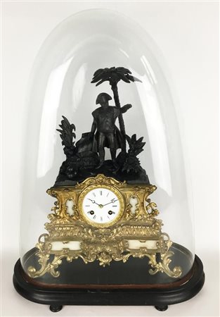 PENDOLA Orologio da tavolo raffigurante Napoleone I durante la Campagna...