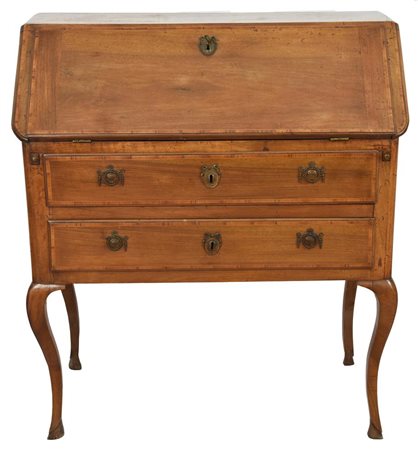 Piccolo cassettone a ribalta in noce con intarsi con gambe zoomorfe cm...