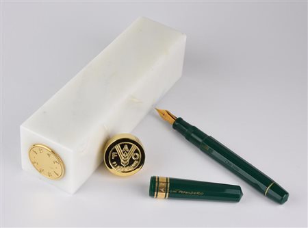 DUE PENNE STILOGRAFICHE, OMAS, EDIZIONI LIMITATE TASSILI E 50 FAO...