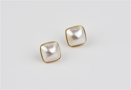 PAIO DI GEMELLI IN ORO GIALLO E PERLE MABÉ realizzati con due perle mabé...