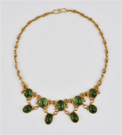 COLLANA IN ORO GIALLO, TORMALINE E DIAMANTI realizzata ad una linea di catena...