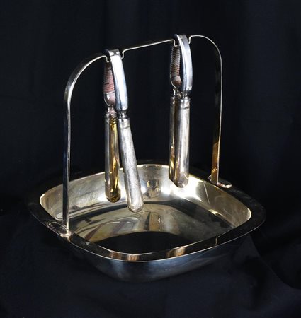 COPPIA DI SCHIACCIANOCI IN ARGENTO CON CESTINO cm 21x21 - h cm 21,5 cestino...