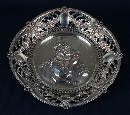 CESTELLO IN ARGENTO TRAFORATO, CESELLATO E BULINATO Germania 1884 diam cm...