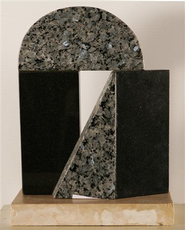 UNCINI GIUSEPPE (1929 - 2008) Scultura in marmo. 1983 Scultura in marmo, cm...