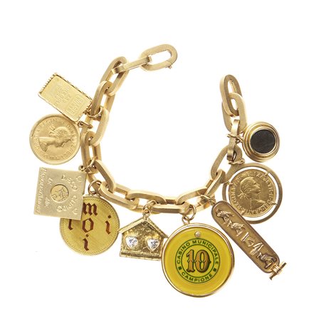 Bracciale charms in oro giallo 18kt Maglia a ovali satinati con nove pendenti...