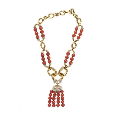 Collana in oro bicolore 18kt, corallo e diamanti Maglia a ovali, con centrale...