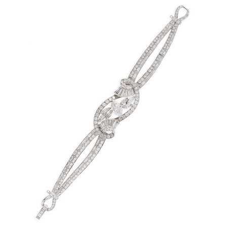 Bracciale in platino, 1950 circa Al centro un diamante taglio marquise di...