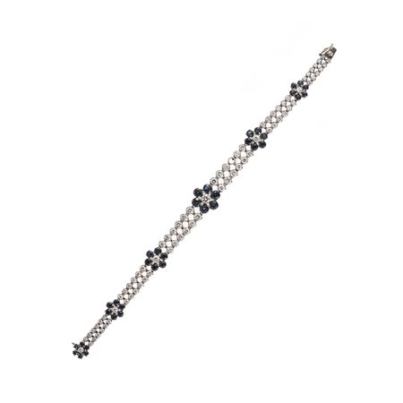 Bracciale in oro bianco 18kt Zaffiri taglio rotondo, realizzato a due file,...