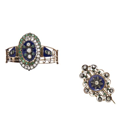 Demi parure, XX secolo In oro, argento e smalto, composta da bracciale e...