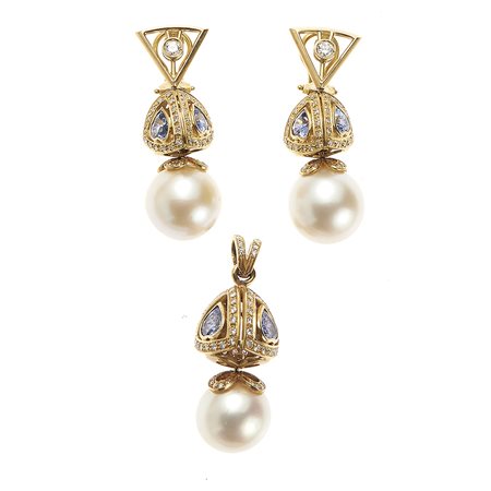 Demi parure in oro giallo 18kt Composta da orecchini e pendente, perle South...