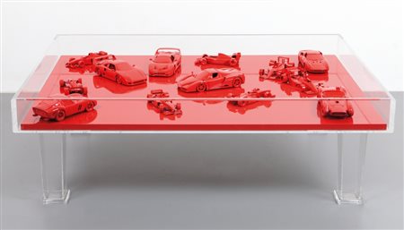 ANONIMO (-) Tavololegno laccato con applicati modellini Ferrari laccati...