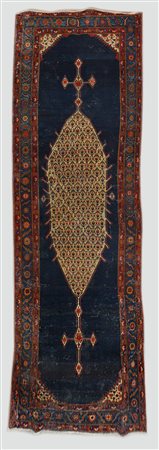 Tappeto Malayer, Persia secolo XIX. Disegno a grande medaglione con griglia...
