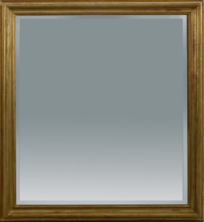 Grande specchiera con cornice in legno dorato a profilo liscio (cm 153x174)...
