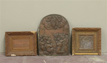Lotto composto da tre placche in rame sbalzato a motivi religiosi di cui due...