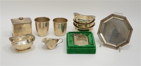 Lotto composto da dieci oggetti diversi in argento (gr. 740) (difetti)