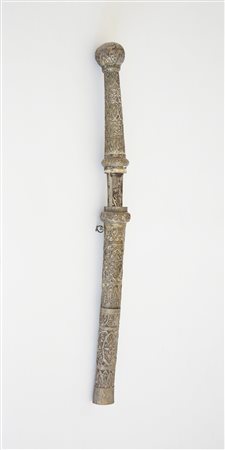 Pugnale dell’estremo Oriente chiamata Dha con manico e fodero ligneo...