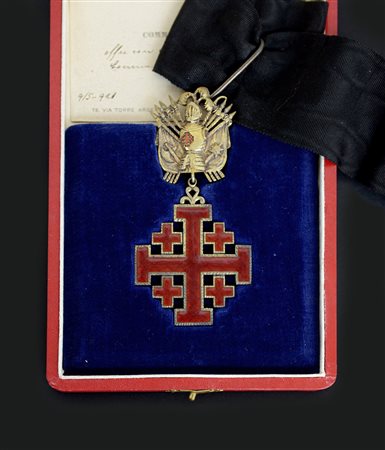 Insegna da collo dell'ordine del Santo sepolcro in scatola.Secolo XX