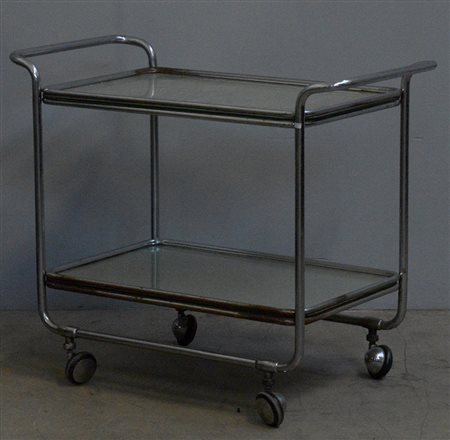 Carrello portavivande con struttura tubolare in metallo cromato e due ripiani...