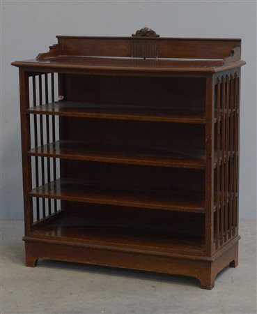 Etagere a quattro ripiani con fianchi a listelli. (cm 100x100x43) (difetti e...