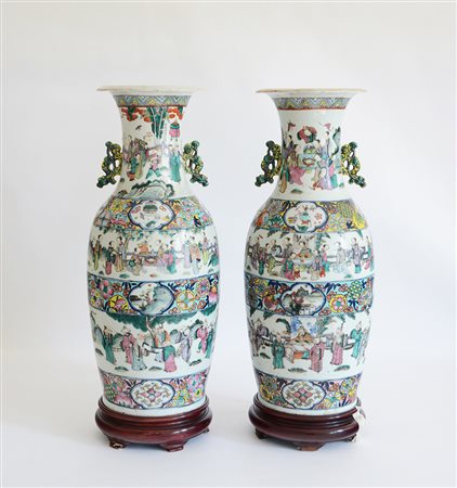 Coppia di vasi biansati in porcellana Famiglia Rosa decorati con bande...