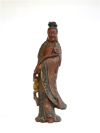 Scultura in legno laccato raffigurante Guanyin. Cina, sec. XX (h cm 61)...